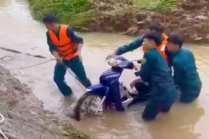 Kịp thời cứu 3 người dân bị nước cuốn trôi ở Đồng Nai