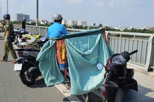 Nam nhân viên công ty giao hàng nhảy cầu ở Đồng Nai