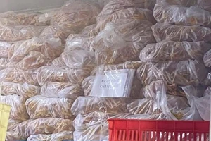 Hàng tấn chân gà hết hạn sử dụng tại công ty sản xuất chân gà rút xương