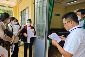 Những thí sinh đặc biệt ở Tây Nguyên: Chủ tịch mặt trận xã lần thứ 2 đi thi