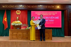 Bà Huỳnh Thị Chiến Hòa được bầu giữ chức Chủ tịch HĐND tỉnh Đắk Lắk