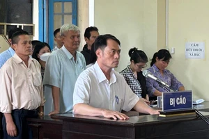 Vụ chủ tịch xã cố ý làm trái: Tòa kiến nghị khởi tố kế toán và thủ quỹ