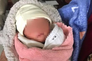 Tìm người thân của bé sơ sinh bị bỏ lại ở căn nhà hoang