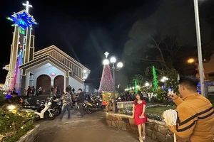 Người dân Tây Nguyên nô nức đón lễ Giáng sinh 2022