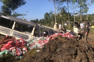 Xe tải đang đề nổ máy thì chạy xuống vực làm tài xế tử vong