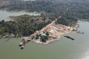 Bất thường bãi tập kết cát trong khu bảo tồn