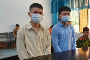 2 cậu cháu lừa bán 5 người sang Campuchia lãnh 21 năm tù