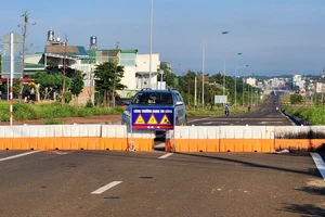Buôn Ma Thuột: Cấm phương tiện đi lại trên đường nghìn tỉ đang thi công