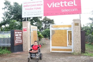 Thanh niên tí hon cao 70 cm mở doanh nghiệp