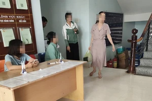 Kiểm điểm cán bộ địa chính đi uống bia, không xử lý hồ sơ cho dân