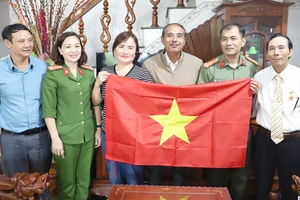 Hơn 2.000 lá cờ tổ quốc đến với vùng biên giới Đắk Nông