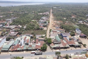 Điều chỉnh dự án đường “nắn” vào khu dân cư ở Đắk Lắk