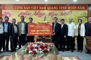 Chủ tịch Quốc hội gửi tặng quà Tết cho người dân Đắk Lắk