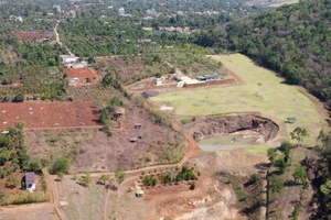 Giám đốc ngân hàng làm sân golf trên đất nông nghiệp