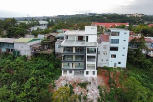 Phạt rồi cho tồn tại 1 ngôi nhà bề thế xây trái phép gần trụ sở phường