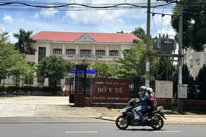 Chủ tịch UBND tỉnh Đắk Lắk bổ nhiệm lại giám đốc Sở Y tế