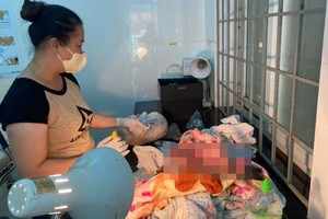 Bé trai sơ sinh bị bỏ rơi bên vệ đường ở Đắk Nông