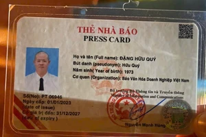 Khởi tố người đàn ông trình thẻ nhà báo giả khi chở pháo lậu