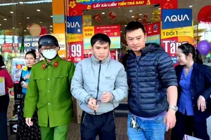 Bắt kẻ trộm 14 điện thoại iPhone ở Điện Máy Xanh