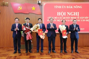 Hàng trăm cán bộ ở Tây Nguyên hy sinh quyền lợi cá nhân vì lợi ích chung