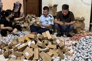 Quản lý thị trường ngăn chặn hơn 3.300 sản phẩm mĩ phẩm trôi nổi sắp bán ra thị trường