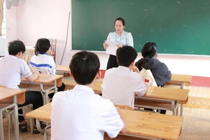 Đón hơn 200 học sinh Phú Yên theo bố mẹ học tại Đắk Lắk 