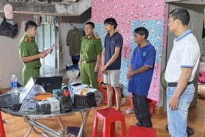 Đang giao pháo nổ tự chế thì bị công an bắt quả tang