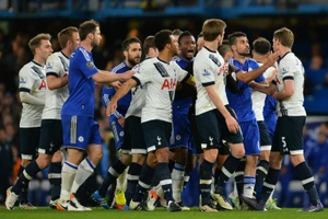 Sốc khi Tottenham và Chelsea bị phạt hơn nửa triệu bảng Anh