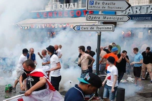 Pháp cấm bán bia rượu tại Marseille