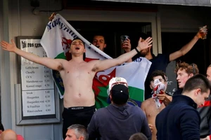 Anh cấm 1 cổ động viên đến sân bóng trong 5 năm​