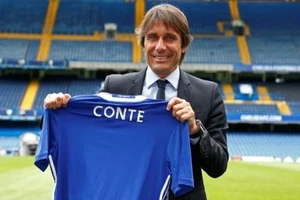 Conte giao băng 'C' cho Terry