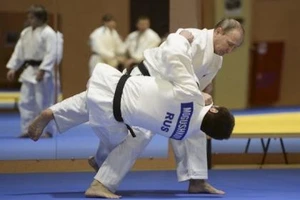 Nhiều VĐV Nga bị cấm dự Olympic: Thế chân kiềng chỉ còn cuộc đua song mã