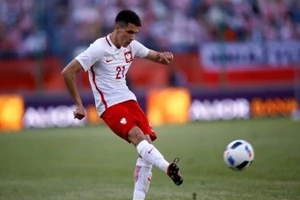 Leicester City mua tuyển thủ Kapustka của Ba Lan