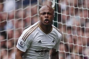 West Ham hoàn thành phi vụ 'bom tấn' Ayew