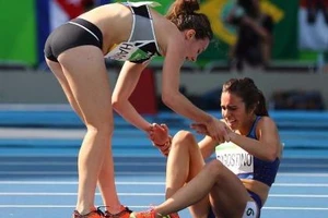 Một hình ảnh đáng trân trọng đầy tinh thần fair play tại Olympic