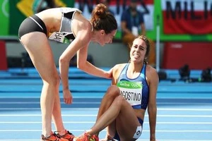 Huy chương đặc biệt cho đôi bạn gặp nạn trên đường đua