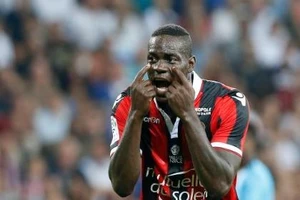 Balotelli đá cho... bõ ghét Klopp
