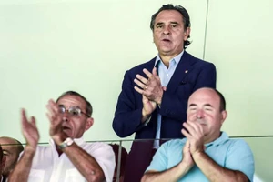 Valencia chào đón HLV Prandelli bằng... 1 trận thua