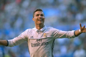 Lập hat-trick, Ronaldo đập tan mọi chỉ trích