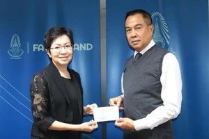 Chủ tịch Somoyt tặng gần một triệu USD cho CLB nghèo