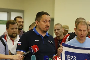 Nga dằn mặt thủ lĩnh fan cộm cán