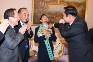 Thủ tướng Prayut “hạ KO” nhà vô địch WBC