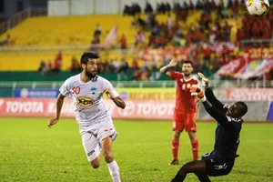 HA Gia Lai bị cướp mất một bàn thắng hợp lệ?