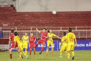 Thầy trò HLV Đoàn Kim Chi giữ khoảng cách an toàn