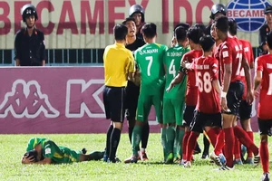 Sân Long An bỗng có biến phút cuối