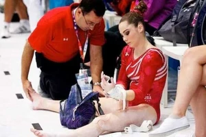 Lạm dụng tình dục 100 VĐV, bác sĩ bị 60 năm bóc lịch