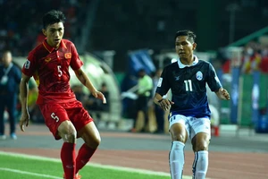 Messi Campuchia ‘đứng’ giữa hai dòng nước