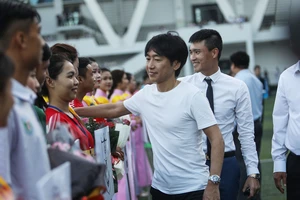 HLV Miura đến với giải sinh viên