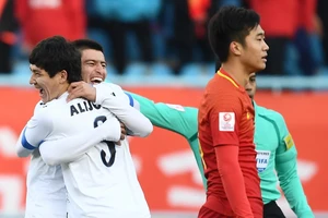 Chủ nhà Trung Quốc thua, bảng A phức tạp