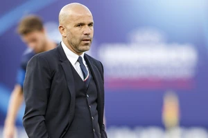 Costacurta đưa Di Biagio lên ghế thuyền trưởng tuyển Ý